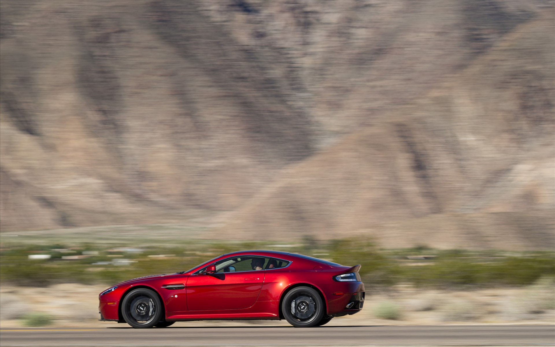 Aston Martin V12 Vantage S 2014